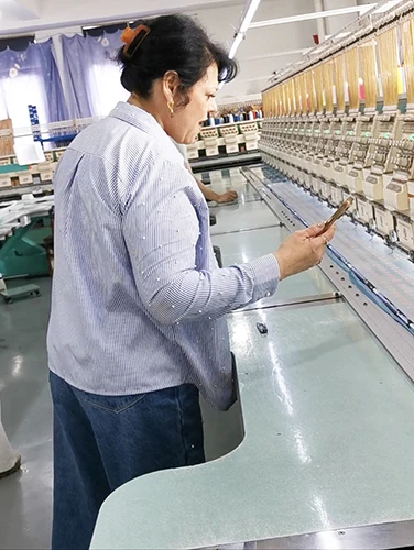 ביקור לקוח אמריקאי בסדנת הרקמה שלנו